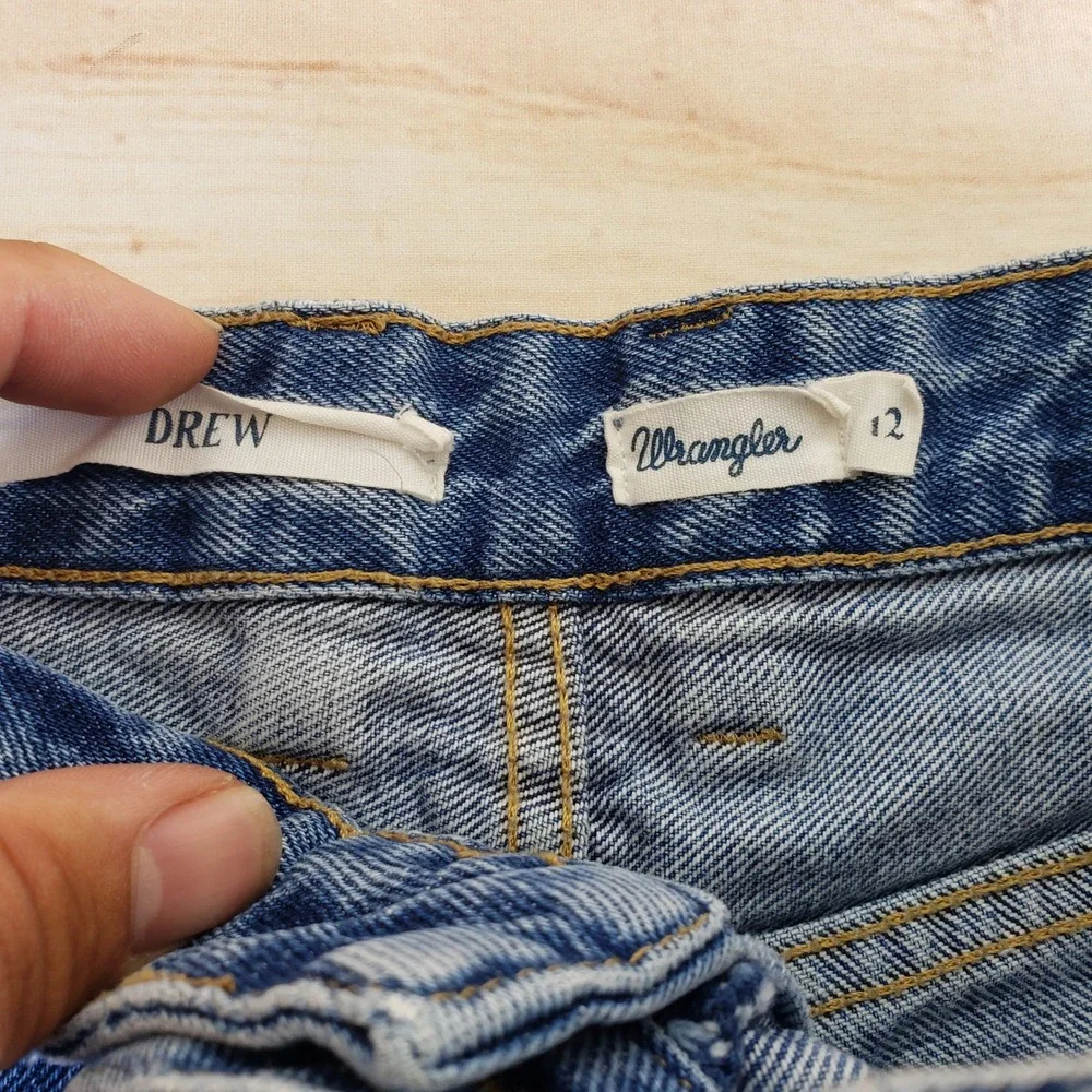 Wrangler Drew Denim Shorts Womens 12‎ Blue High Rise Raw Hem Cutoff Medium Wash
